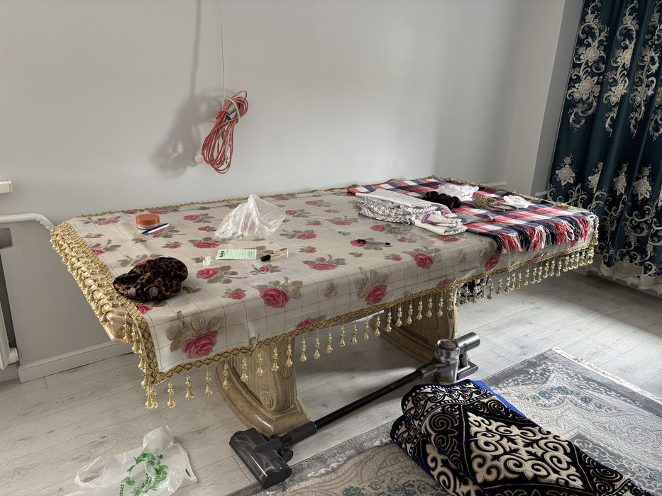 Кухонный стол с 8 стульями