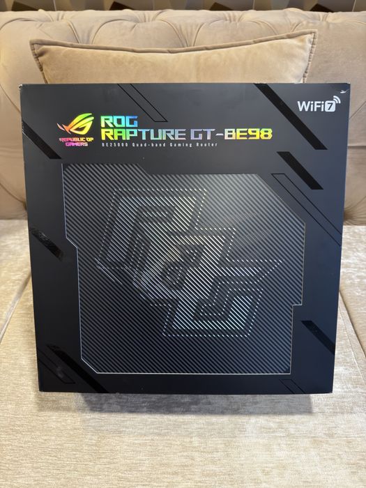 Router wireless ASUS ROG Rapture GT-BE98, Wi-Fi 7, 25 Gb/s, 8 antene externe, 220,6x350,41x350,41mm
