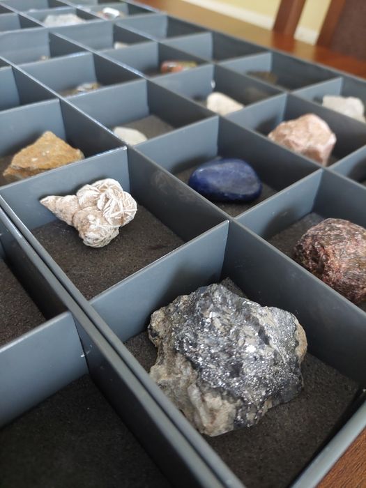 Colecție de  de pietre semiprețioase.