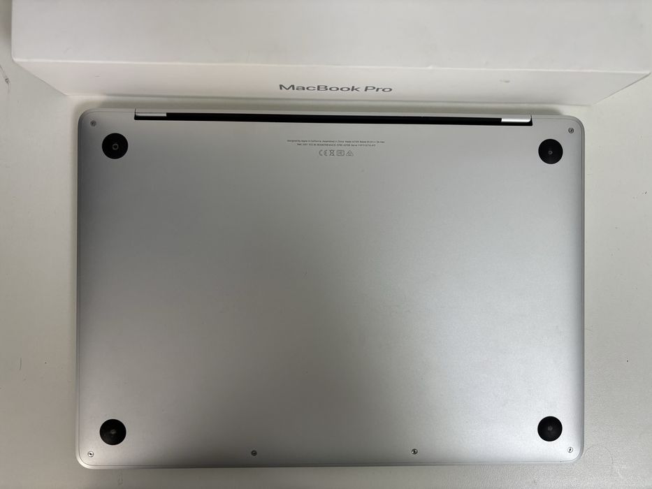 MacBook Pro 13 128gb 2019 год