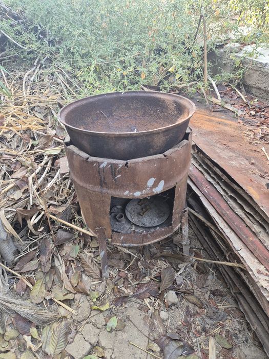 Казан и учак продается. Казан чугун. Николаевский.