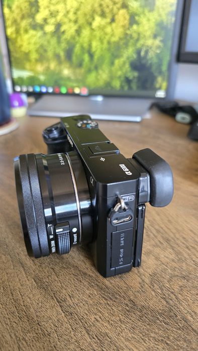 Sony A6000 mirrorless + obiectiv 16-50mm OSS