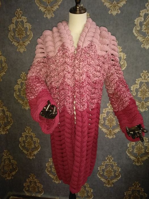 Продается вязаный кардиган.