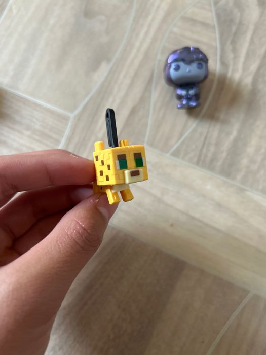 Продам фигурки киндера джой