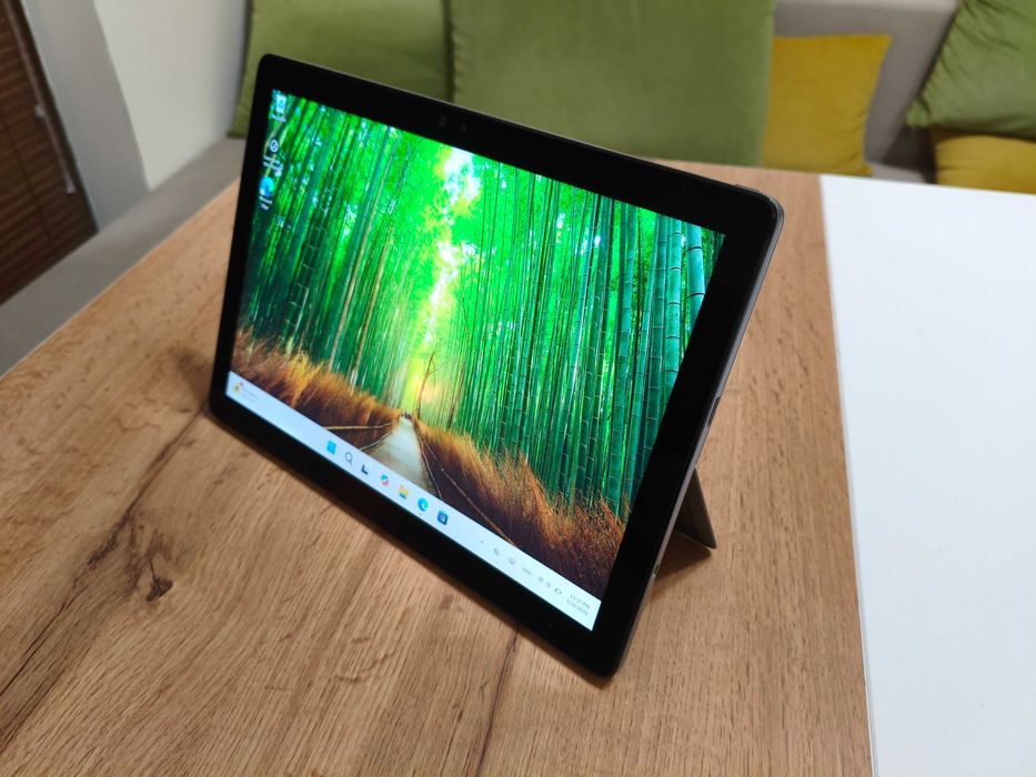 Dell Latitude 7200 2-in-1 таблет с Windows с клавиатура - i5-8265U, 8GB RAM, 256GB NVMe