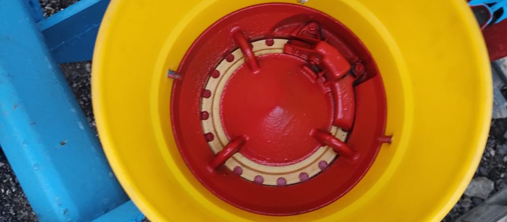 Semanatoare pe 4 rânduri cu fertilzare