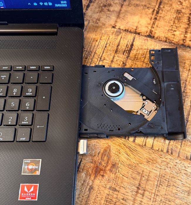 Laptop HP Pavilion 17" AMD Ryzen 5 16 GB RAM video Radeon 3D DVD-R/W