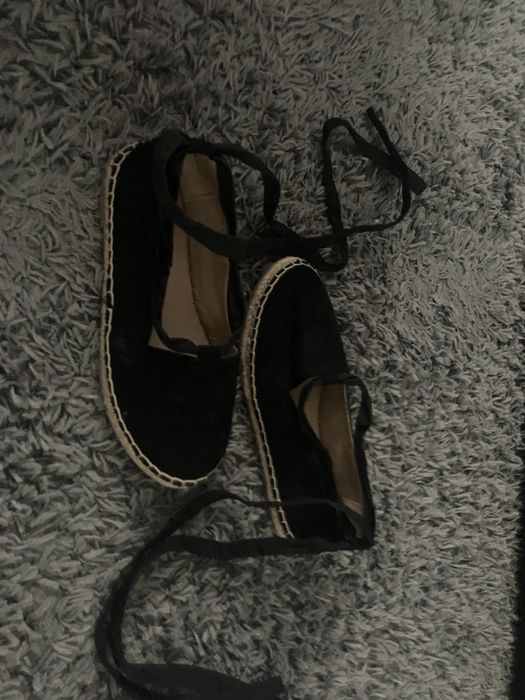 Espadrili cu snur .