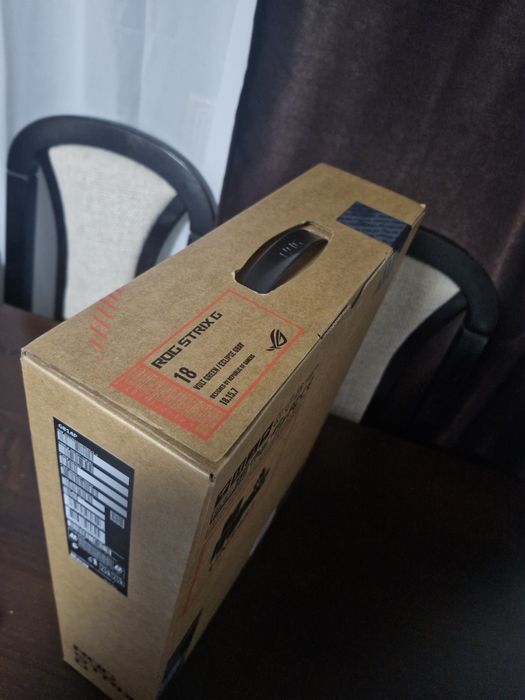 Asus ROG Strix G814 sigilat
