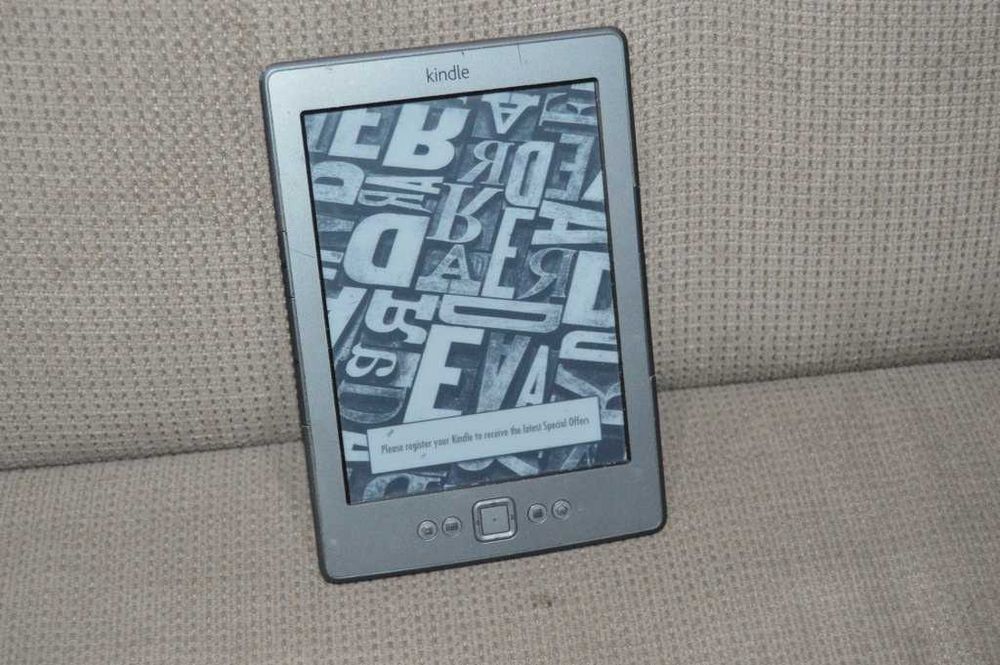 E-Reader Amazon Kindle 4 Model D01100 – 150 carti - citeste anuntul
