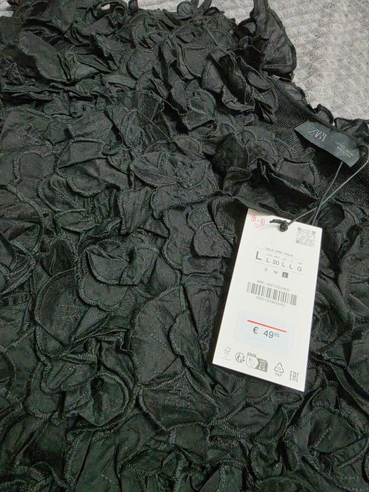 Дамски блузи и потници на Zara и Stradivarius