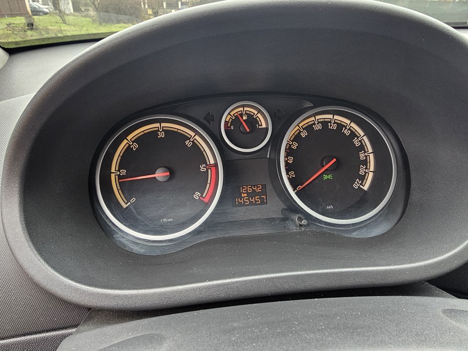 Opel Corsa 2010 .
