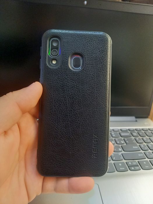 Продам  Samsung A40  4/64  NFC