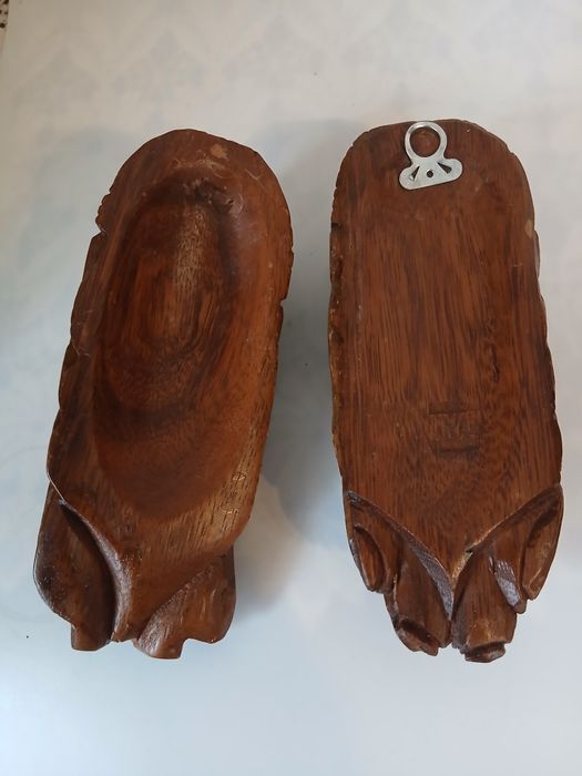 Vand doua sculpturi din lemn,vintage.