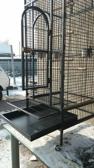 Клетка большая  срочно