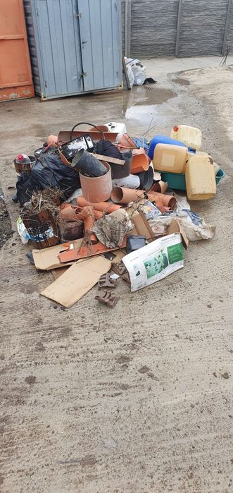 Debarasez ridic saci cu moloz