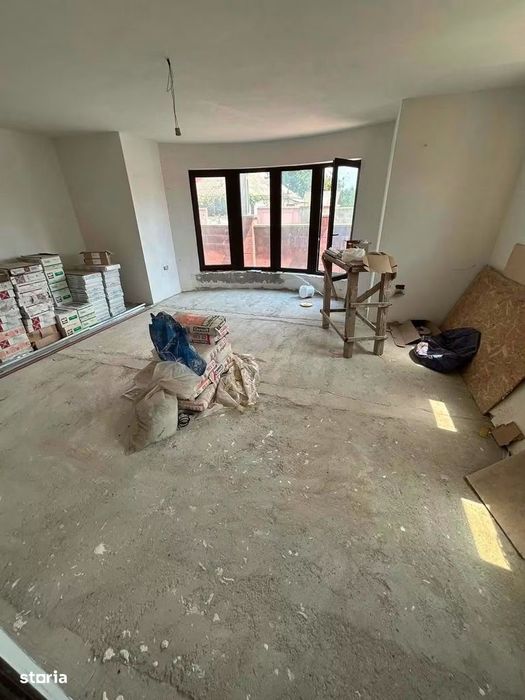 De vanzare casa in Roman, teren de 590mp,5 camere 120000euro