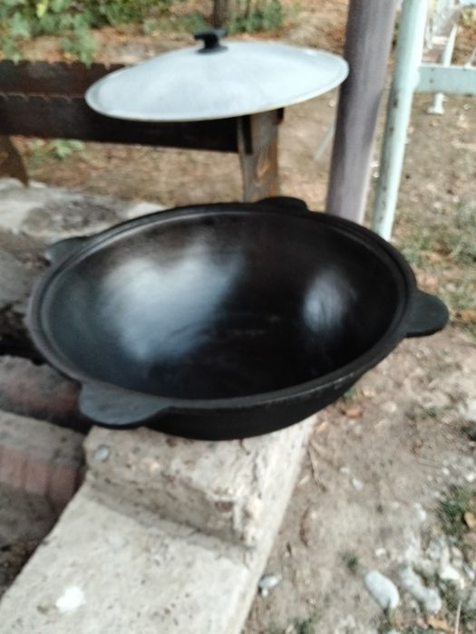Продам чугунный казан