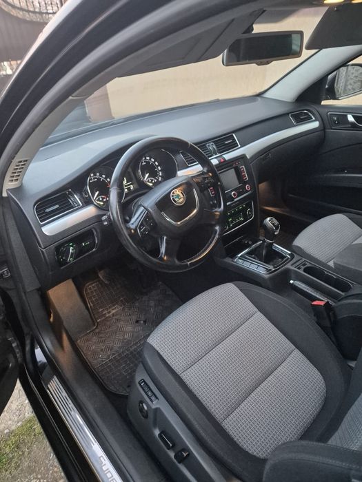 Skoda superb  2.0d 2011