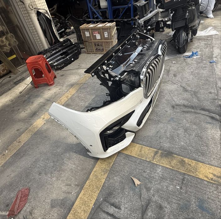 передний бампер на BMW X7