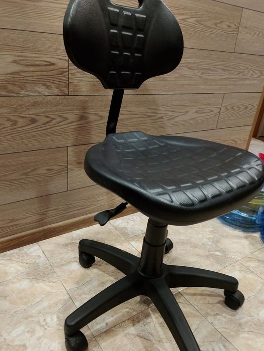 Стол от полиуретан