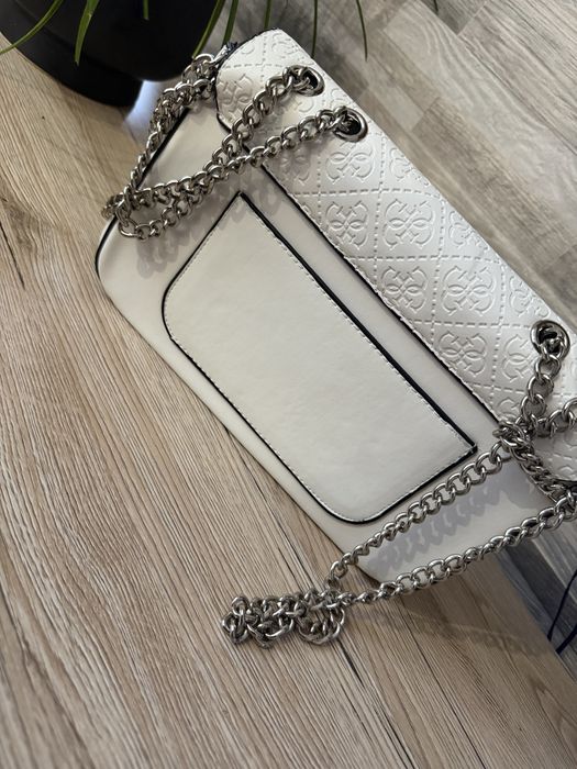 Дамска чанта guess