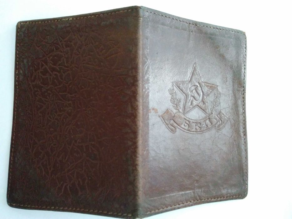 Юбилейнa значкa "40 години 9.IX" и Кожен калъф с надпис "БКП"