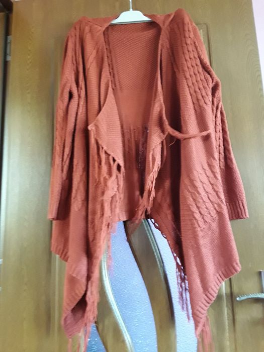 Vând Cardigan Damă în Colț Mărimea XL