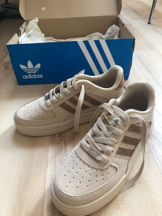 Нови маратонки Adidas, номер 36, светло кафяви