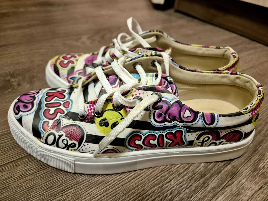 Дамски кецове номер 38