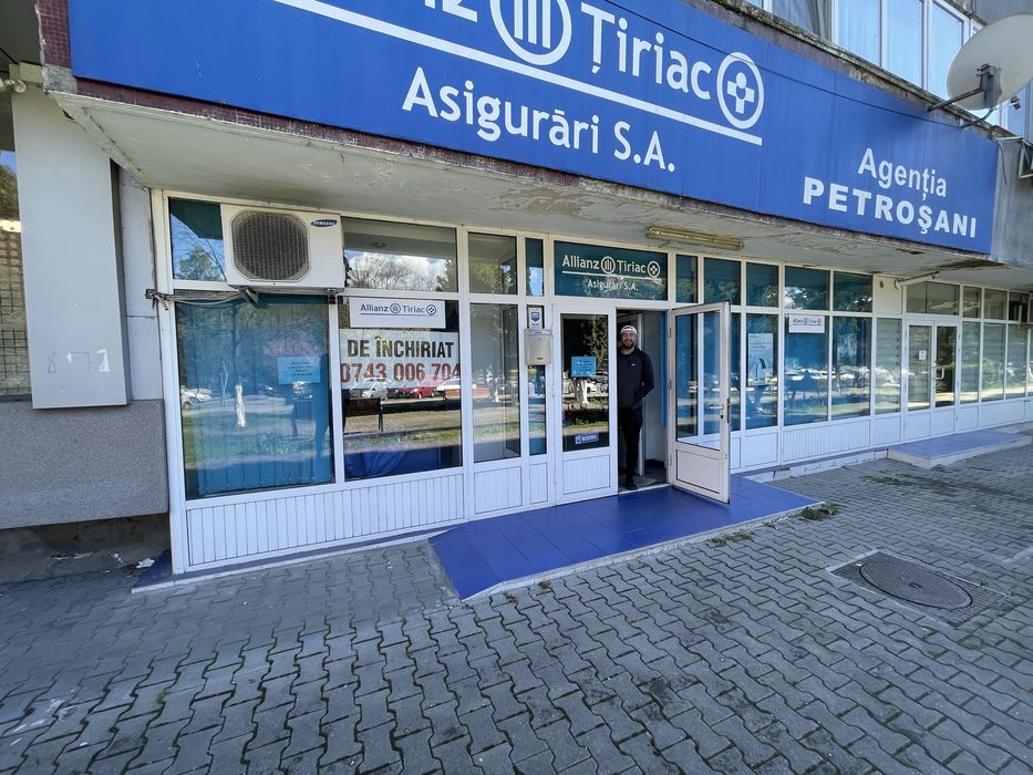 Spatiu comercial central  langa primaria Petrosani