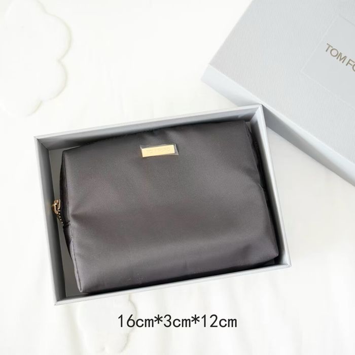 В наличии! Косметички Dior