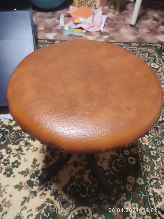 Продам стул для пианино