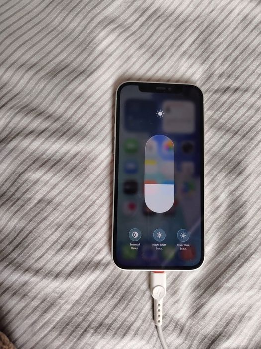 продаётся телефон