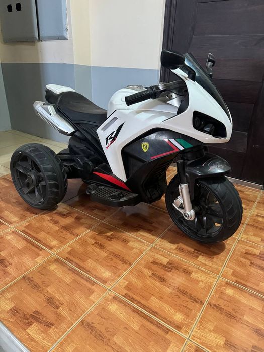 Detski mototsikl sotiladi