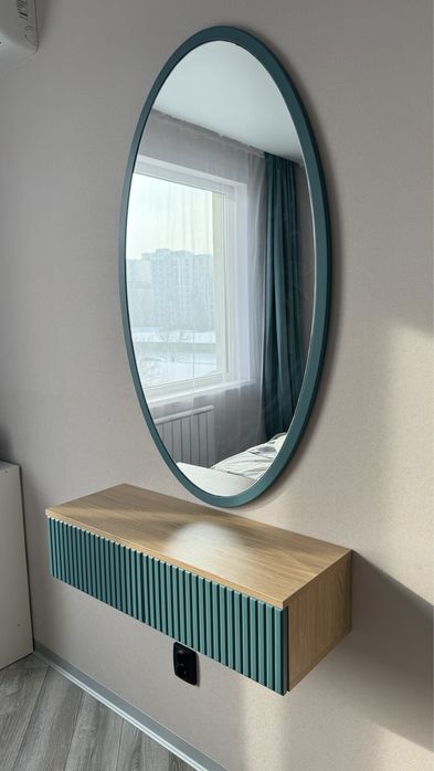 Продам срочно туалетный столик