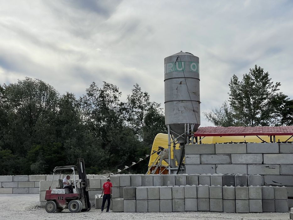 blocuri de beton, cuburi din beton, sprijinire maluri, podete,