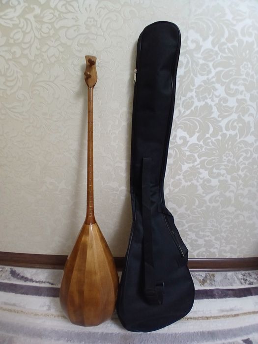 Домбыра с чехлом