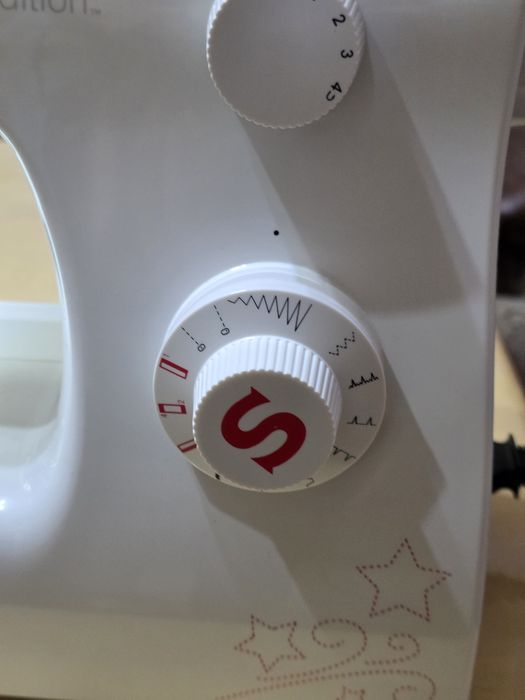 Masina electrica de cusut Singer