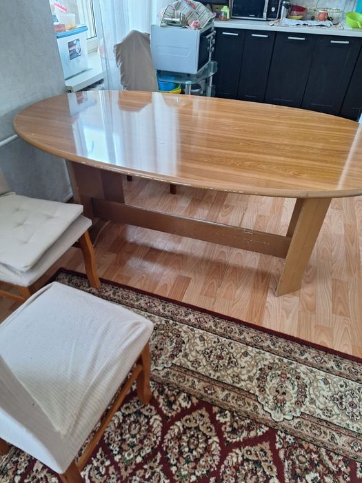 Продам стол для гостиной б/у