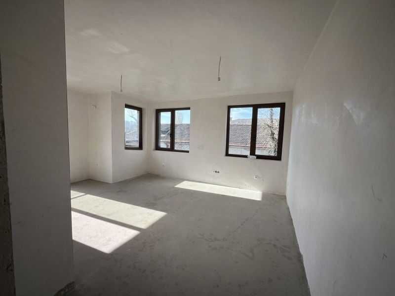 Тристаен апартамент за продажба в кв. Хаджи Димитър