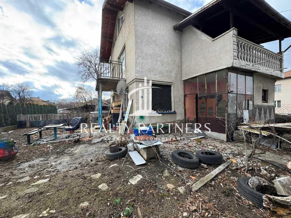 Продава Eтаж от къща - кв. Църква, гр. Перник