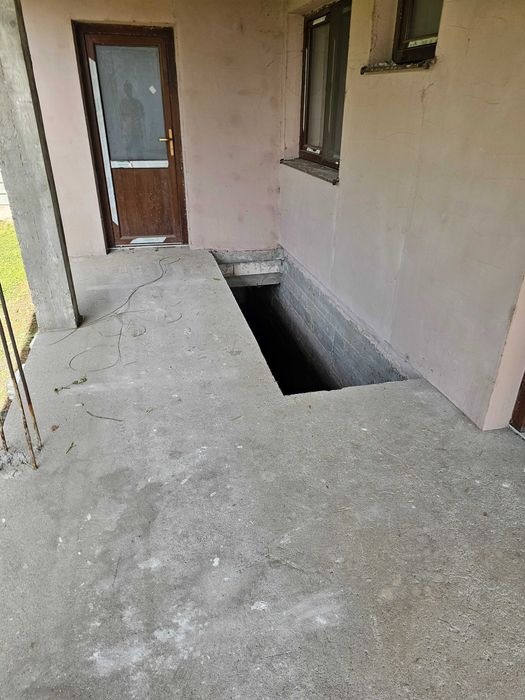 Casa de vânzare în Dudovicesti, Șimnicu de Sus. Casă este compusa din 2 dormitoare, un living generos, bucătărie spațioasă beci și terasa.
