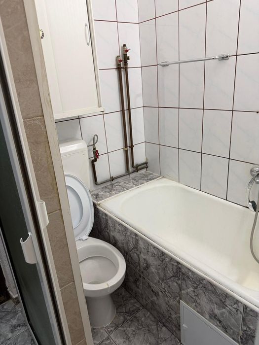 Închiriez garsonieră