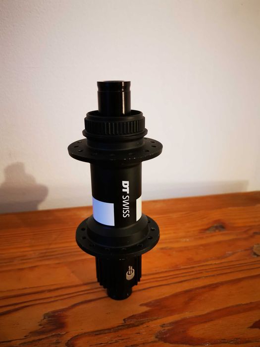 Butuci spate DT SWISS 350  Classic NOU IN CUTIE