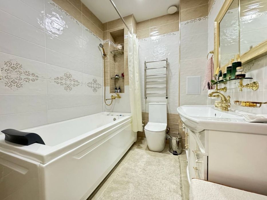 Продается эксклюзивная квартира в доме Попугайчик на Чехова