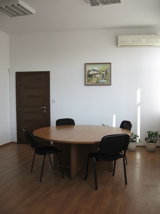 Кръгла конферентна / заседателна офис маса, 180см, висок клас.