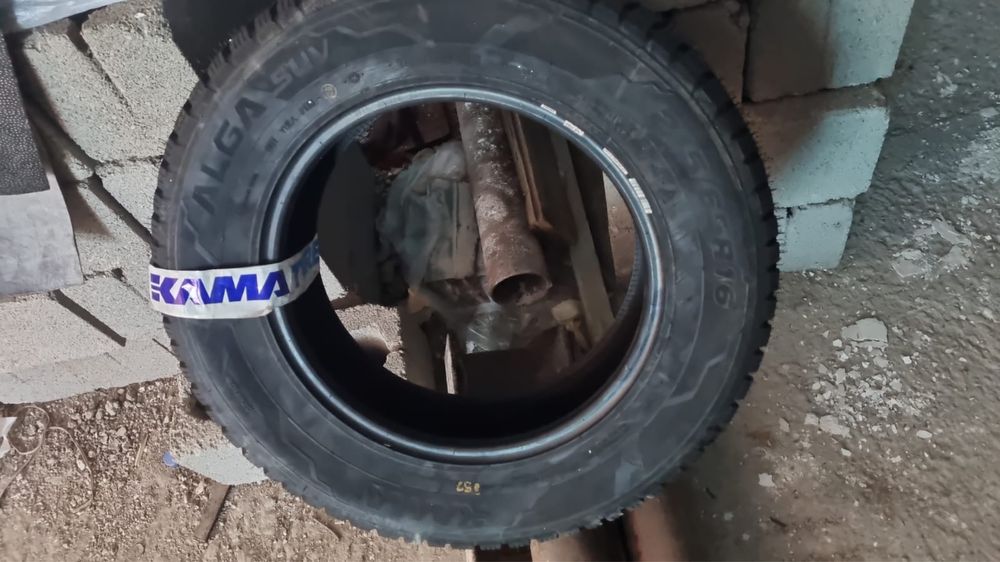 Покришки новый 4 шт