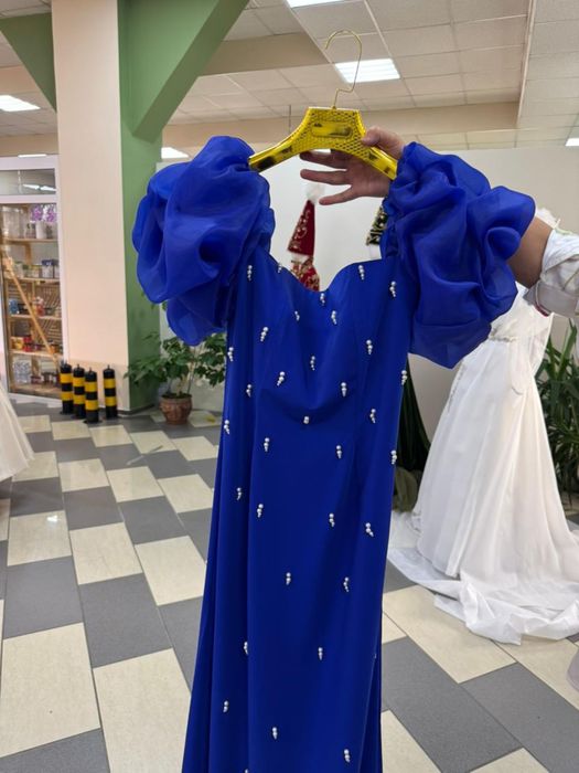 Платья вечерние на продажу