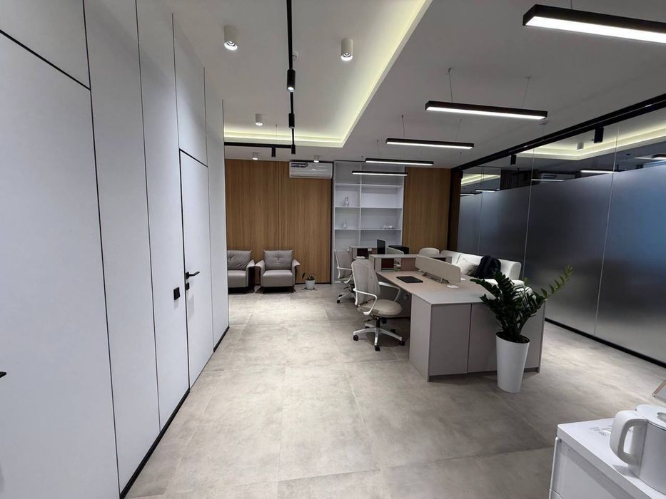 Аренда евро офис с мебелью в Бизнес Центре | на ул.Шота руставели